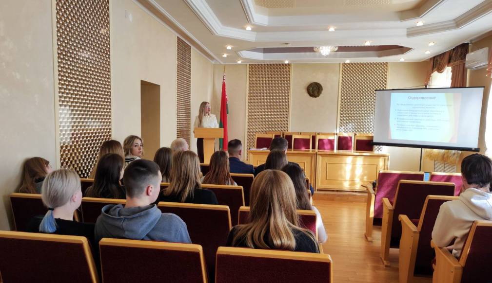 Участники профсоюзного молодежного форума посетили Ошмянский сыродельный завод