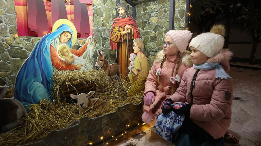 Президент Беларуси Александр Лукашенко поздравил православных христиан Беларуси с Рождеством Христовым